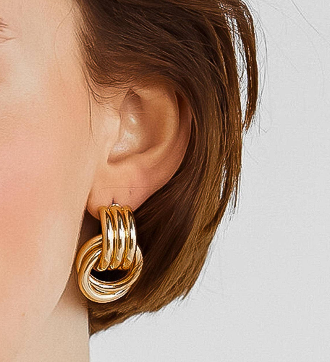 Timeless oval hoop earrings with a sleek two-tone design, crafted from 18K gold-plated stainless steel. Measuring 0.86 x 1.24 inches, these polished, tarnish-resistant earrings are hypoallergenic, water-resistant, and perfect for both casual and formal wear.