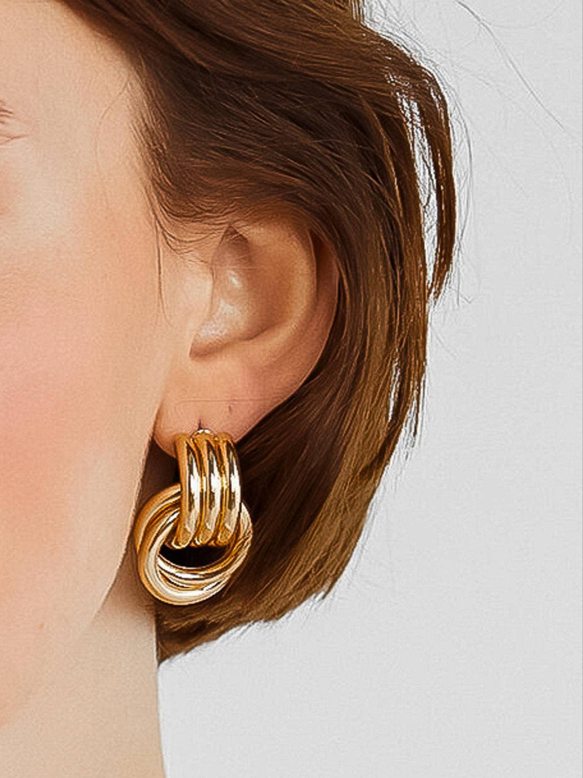 Timeless oval hoop earrings with a sleek two-tone design, crafted from 18K gold-plated stainless steel. Measuring 0.86 x 1.24 inches, these polished, tarnish-resistant earrings are hypoallergenic, water-resistant, and perfect for both casual and formal wear.