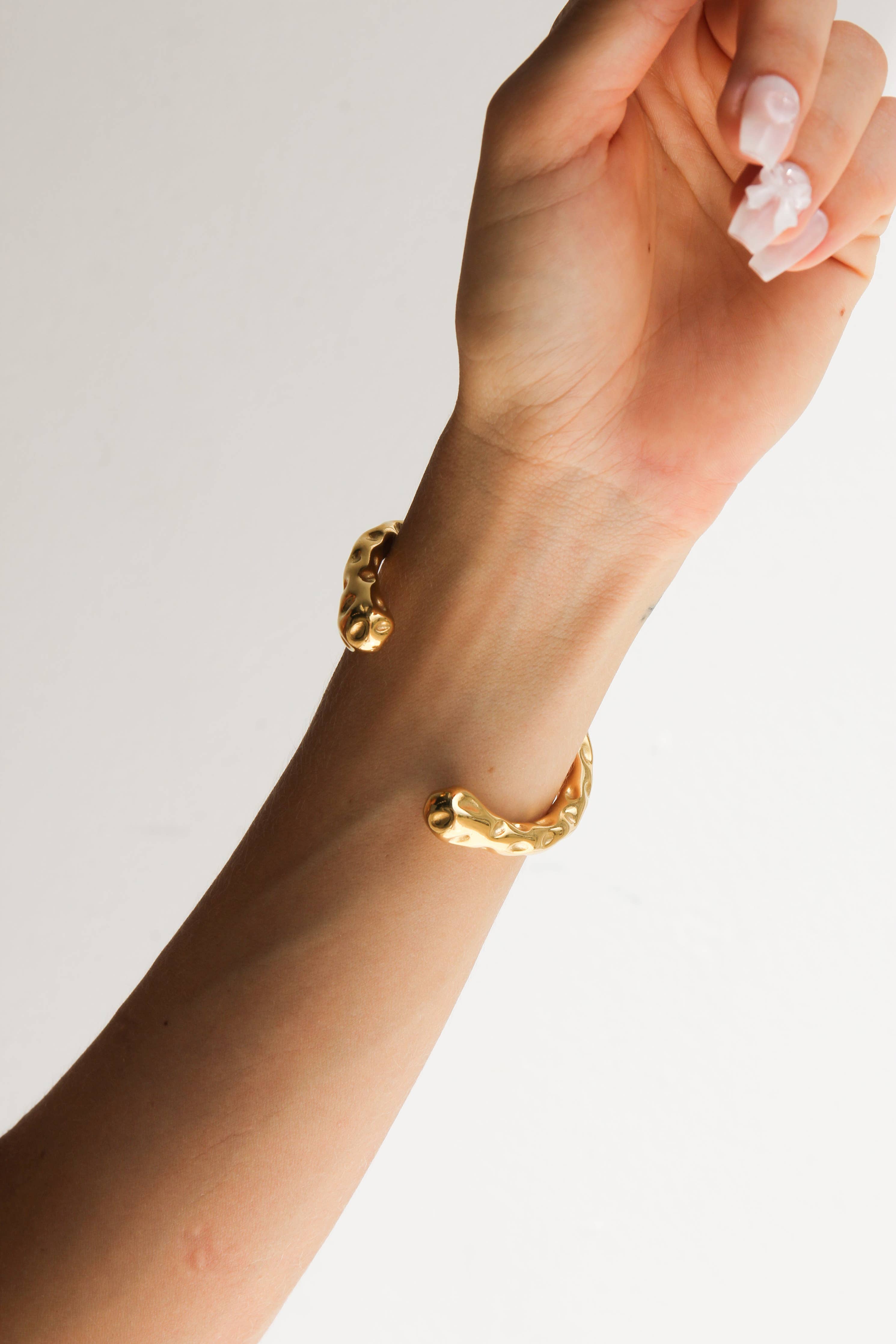 Aurora Textured Cuff Bracelet – 18K Gold Plated, Elegant Statement