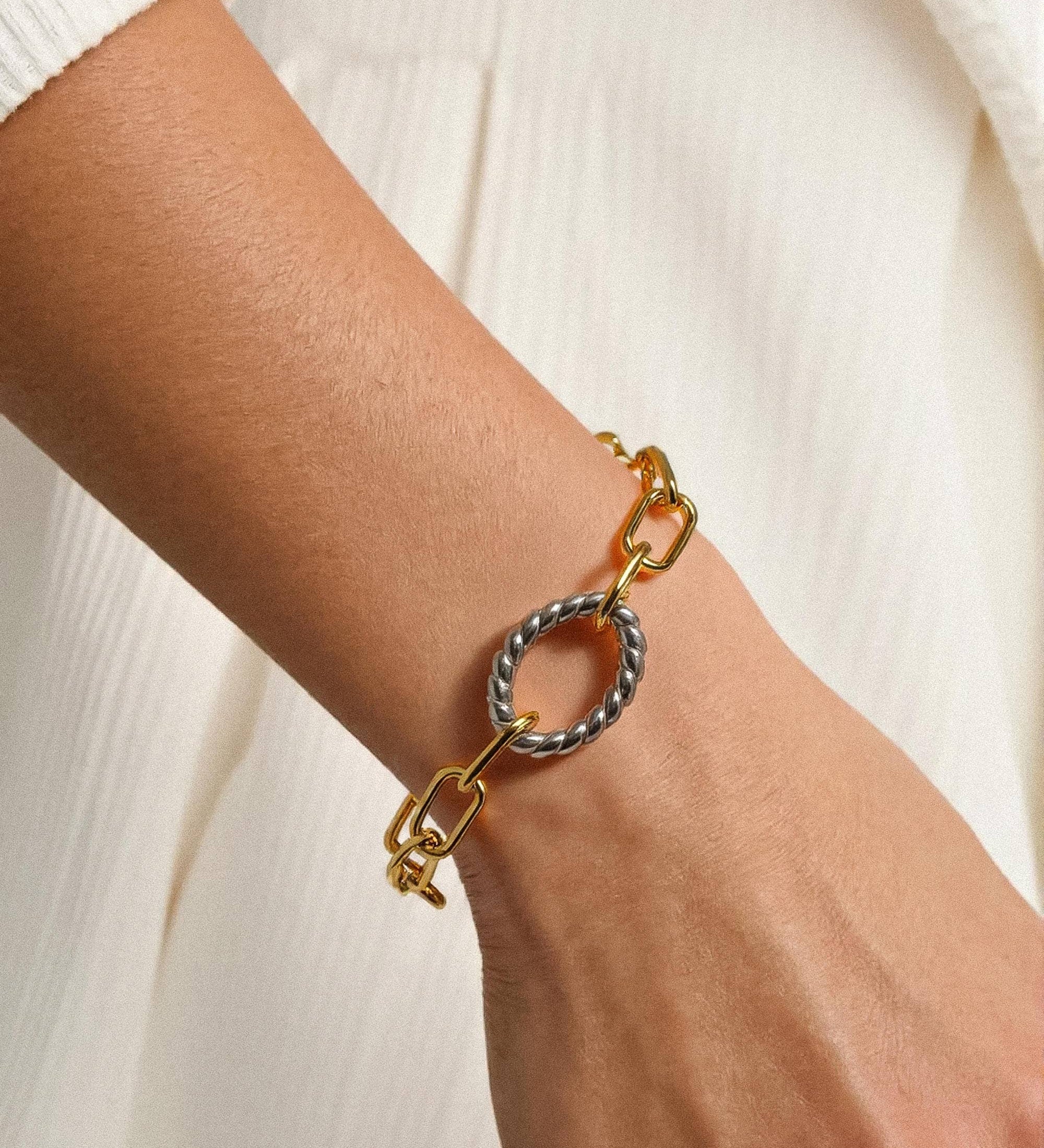 Chunky two-tone bracelet with bold gold and silver links and a high-shine finish. Features a 0.94-inch pendant on an 8.07-inch 18K gold-plated stainless steel chain. Hypoallergenic, water- and tarnish-resistant—a confident classic worn solo or stacked. 