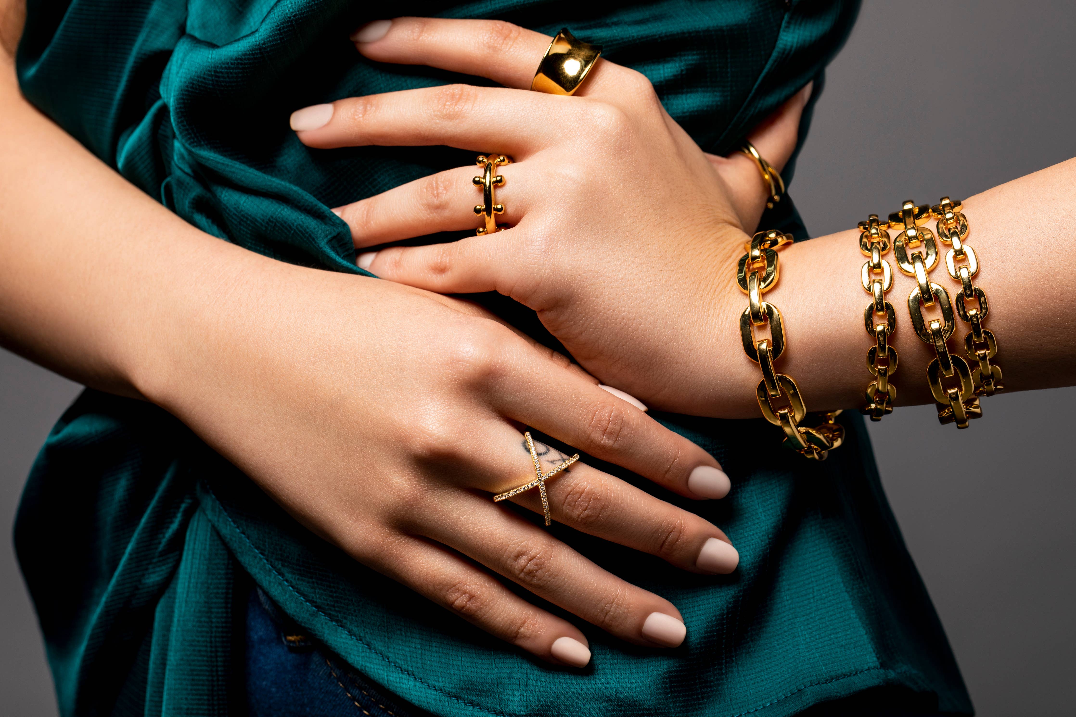 Classic link chain bracelet crafted from sterling silver-plated stainless steel with a polished finish. Timeless, versatile, and hypoallergenic—perfect for effortless styling and adding modern elegance to any occasion. Water- and tarnish-resistant.