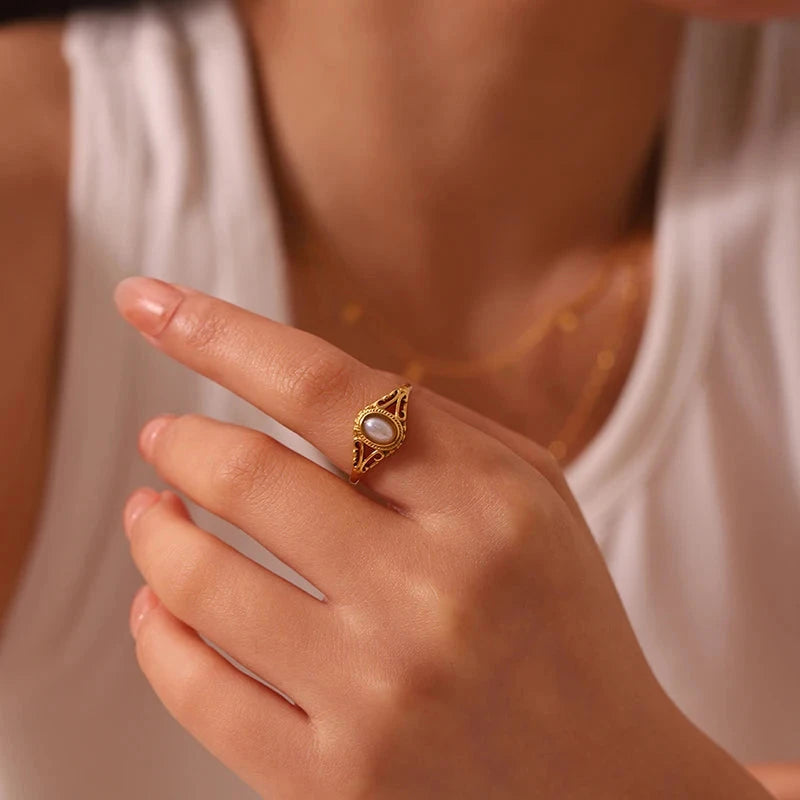 Vintage-inspired ring crafted from stainless steel with premium 18K gold plating, featuring an oval high-quality imitation pearl set in a textured band. Hypoallergenic, water- and tarnish-resistant—perfect for adding timeless glamour and elegance to any jewellery collection.
