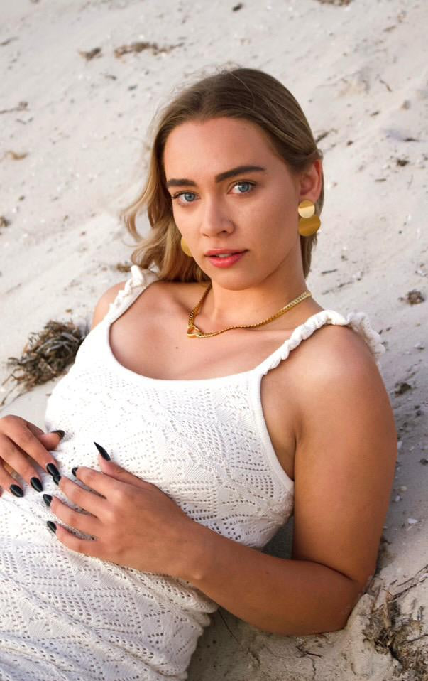 Modern snake chain necklace crafted from 14K gold-plated stainless steel with a radiant finish, featuring a delicate heart pendant symbolising love and elegance. Hypoallergenic, water- and tarnish-resistant—perfect for adding a romantic touch to any look.